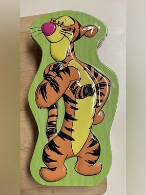 *VINTAGE* - Tigger Metal Tin with Lid - 9.75” x 5" - Winnie the Pooh Series